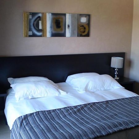 Hotel Augustin Marie Bonifacio  Zimmer foto